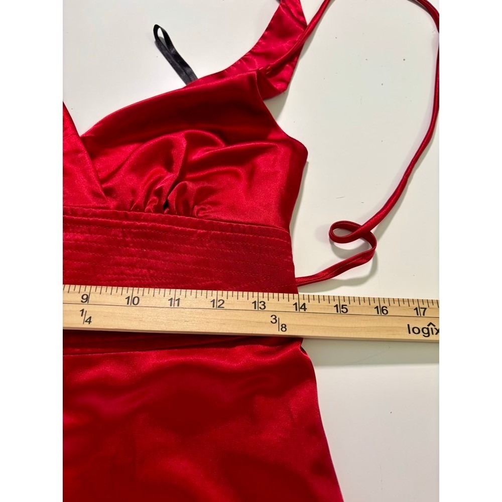 Halter Top Womens Medium Red Satin Tie Y2K Dark Romance‎ Coquette Clubwear Bold - Picture 3 of 13
